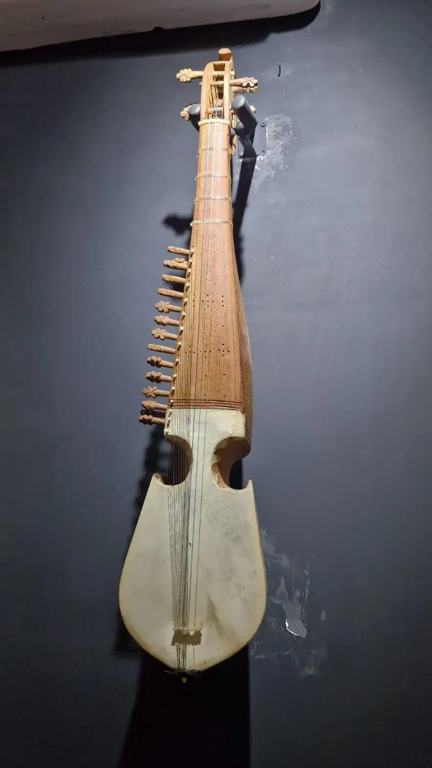 رباب|سازهای سنتی|چابهار, |دیوار