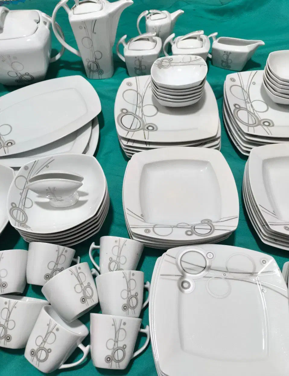 سرویس ۱۲ تایی اصل وکامل درحدنو همه ۵۵۰۰|ظروف سرو و پذیرایی|بابل, |دیوار