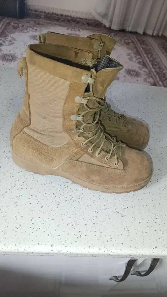 پوتین ویبرام  شماره ۴۲  اصلی|کیف، کفش، کمربند|شوشتر, |دیوار