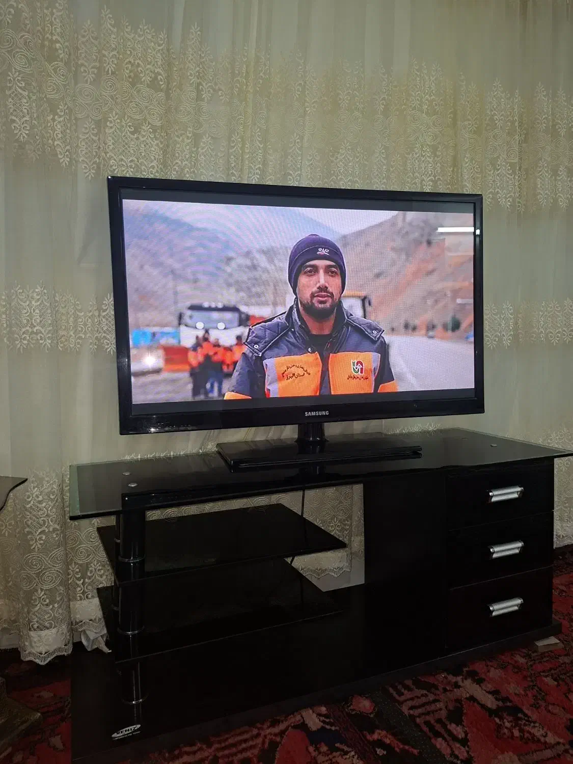 42اینچ|تلویزیون و پروژکتور|خرمدشت, |دیوار