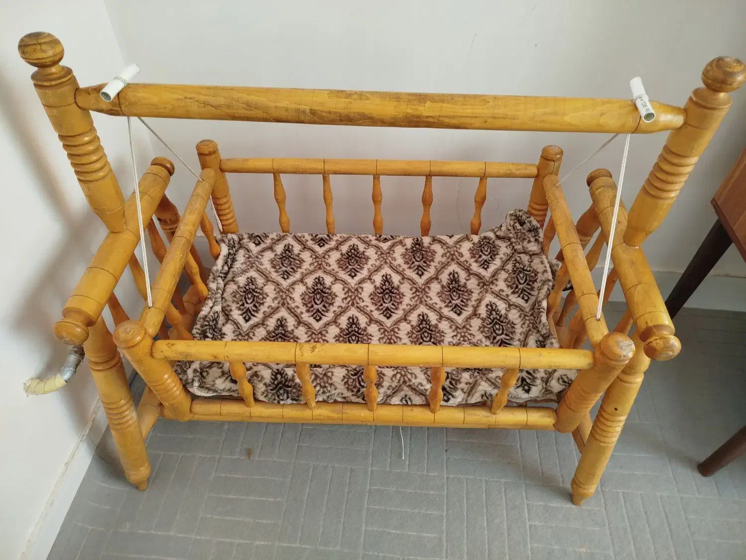 گهواره و تخت گهواره ای نوزاد|تخت و صندلی بچه|گناباد, |دیوار