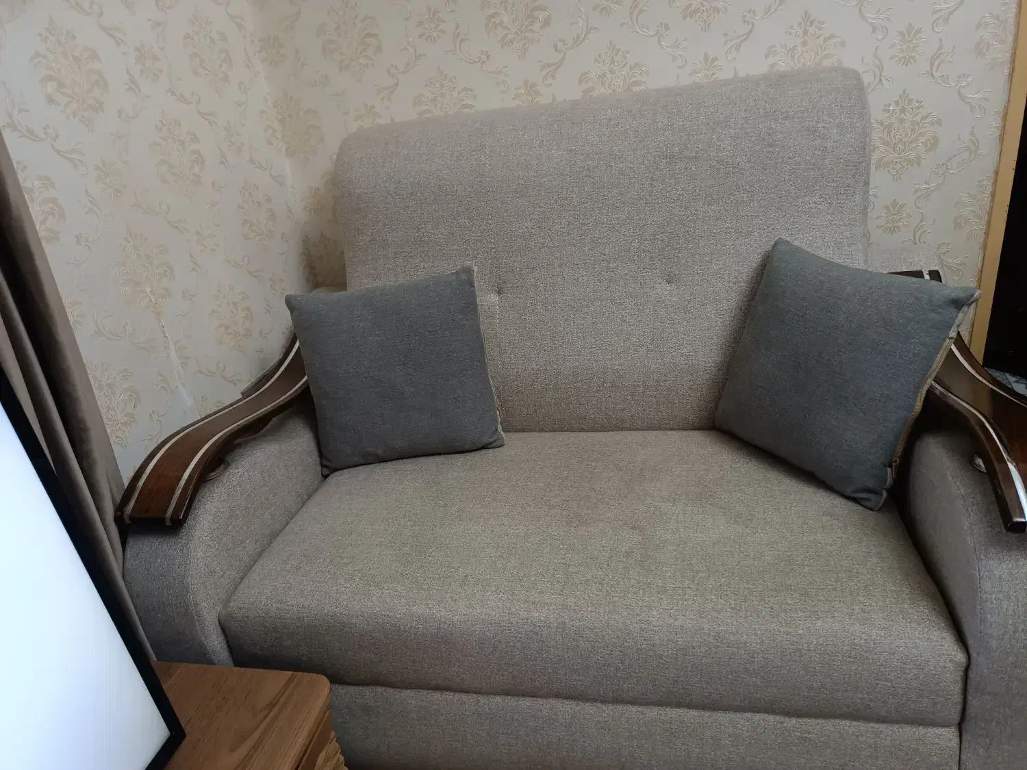 مبل تمیز نو قیمت ۱۸ تومان|مبلمان اداری|رشت, پیرکلاچای|دیوار