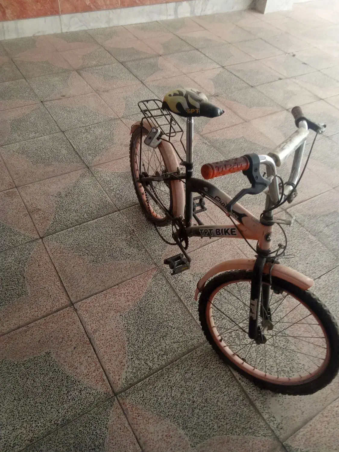 دوچرخه سالم فقط احتیاج به لاستیک داره|دوچرخه، اسکیت، اسکوتر|کرج, مهرویلا جنوبی|دیوار