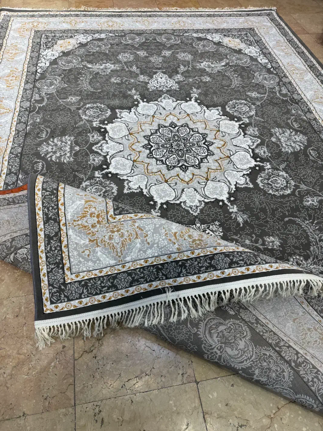 فرش ایرانی با نقشونگار زیبا|فرش|گرگان, |دیوار