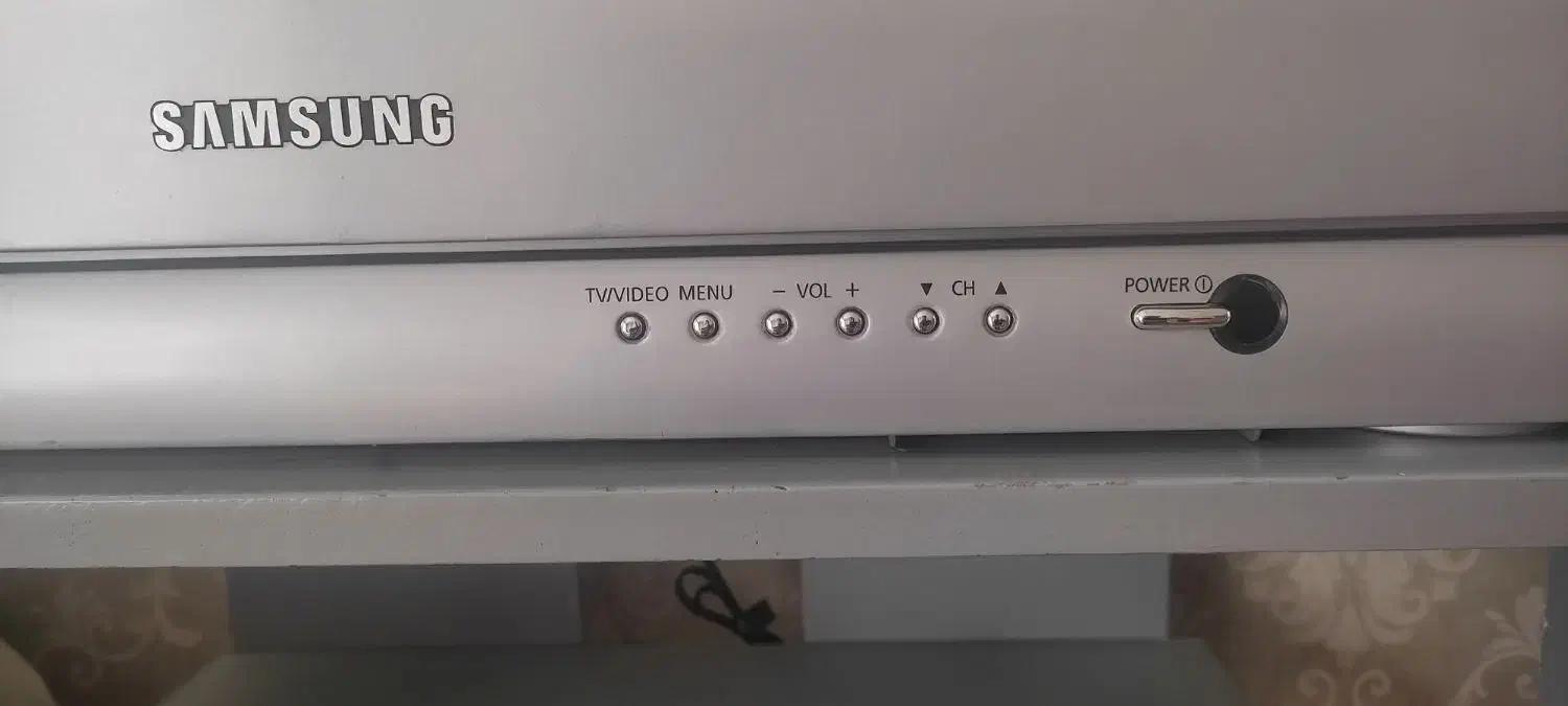 تلویزیون سامسونگ 29اینچ پلانو دیجیتال با میز 3طبق|تلویزیون و پروژکتور|اصفهان, شهید رجایی|دیوار