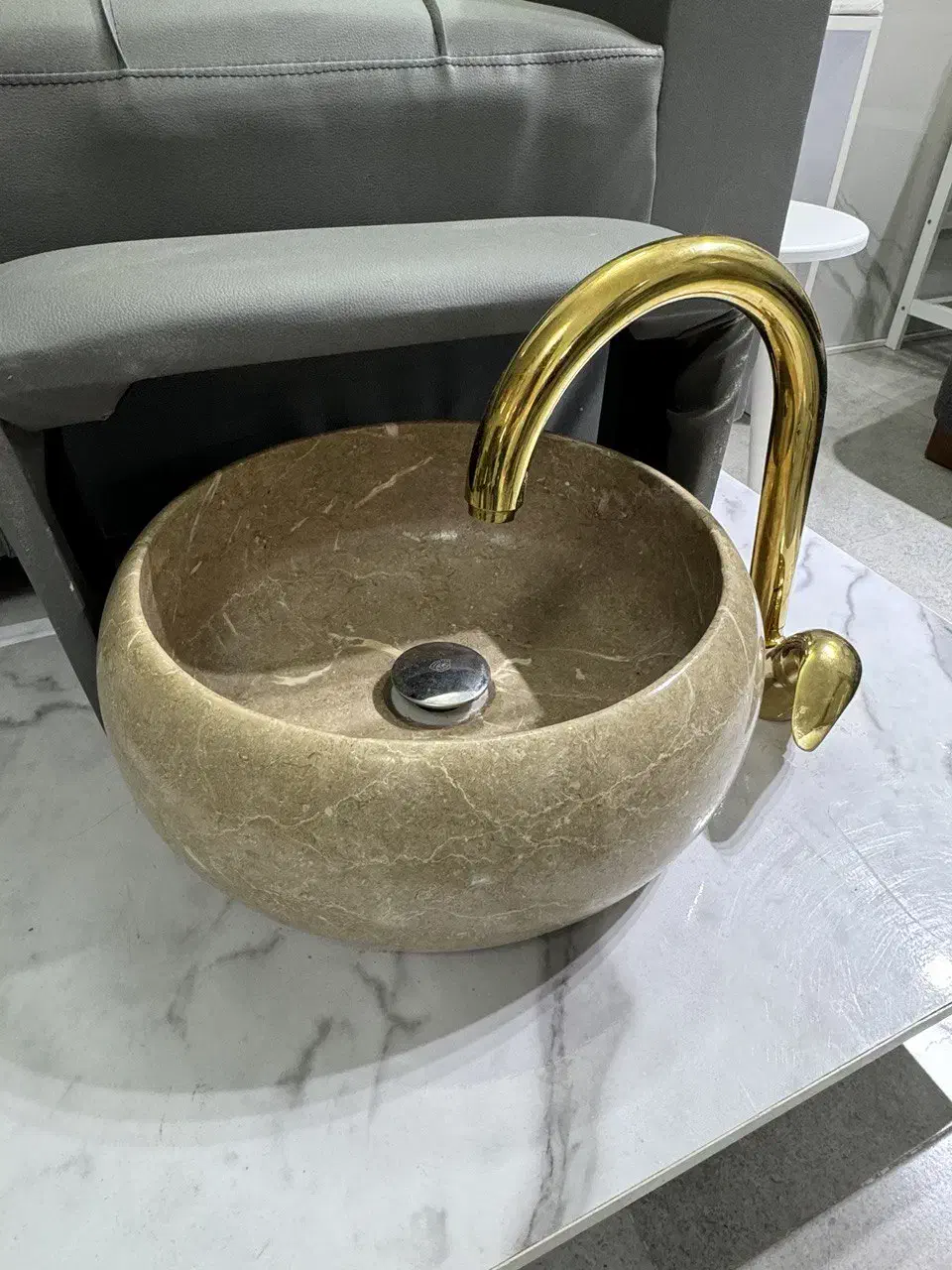 میزناخن و صندلی پدیکور|آرایشگاه و سالنهای زیبایی|فردیس, قریشی|دیوار