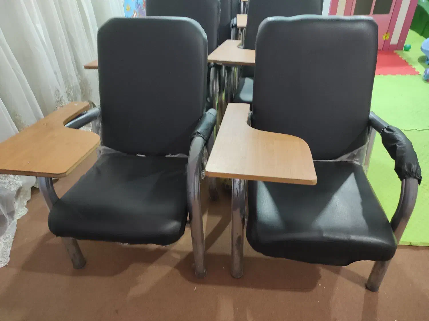 صندلی دسته دار چرمی|صندلی و نیمکت|اهواز, گلستان|دیوار