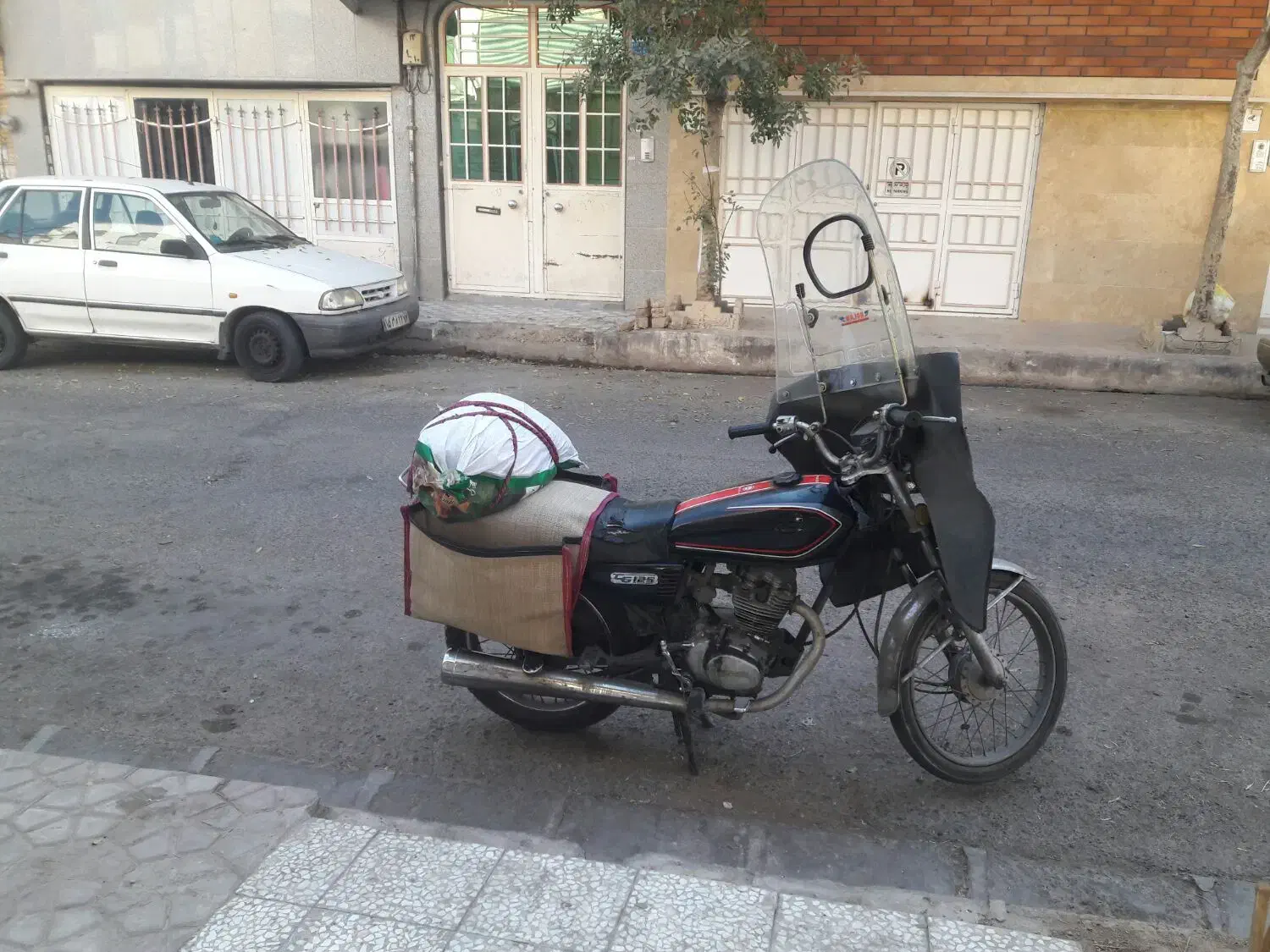 خورجین گم کردن|اشیا|قم, انسجام|دیوار