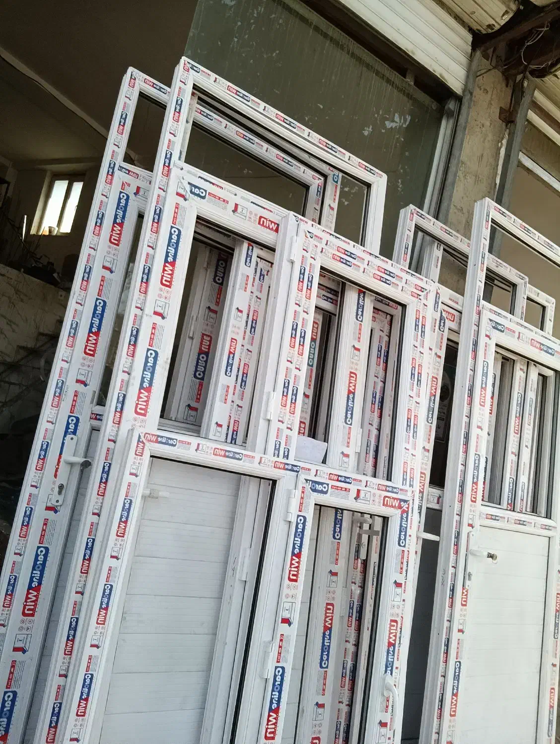 نصاب درب و پنجره opvs|خدمات پیشه و مهارت|نوشین شهر, |دیوار