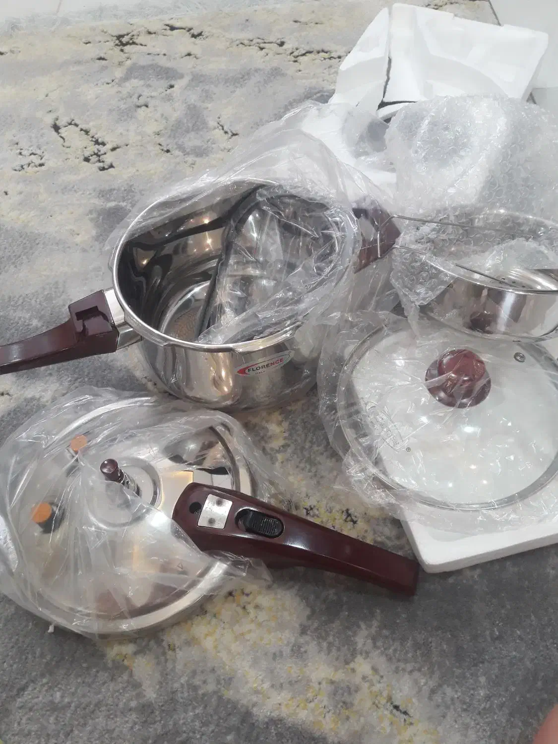 زود پز نو|ظروف پختوپز|شاهینشهر, عطار|دیوار