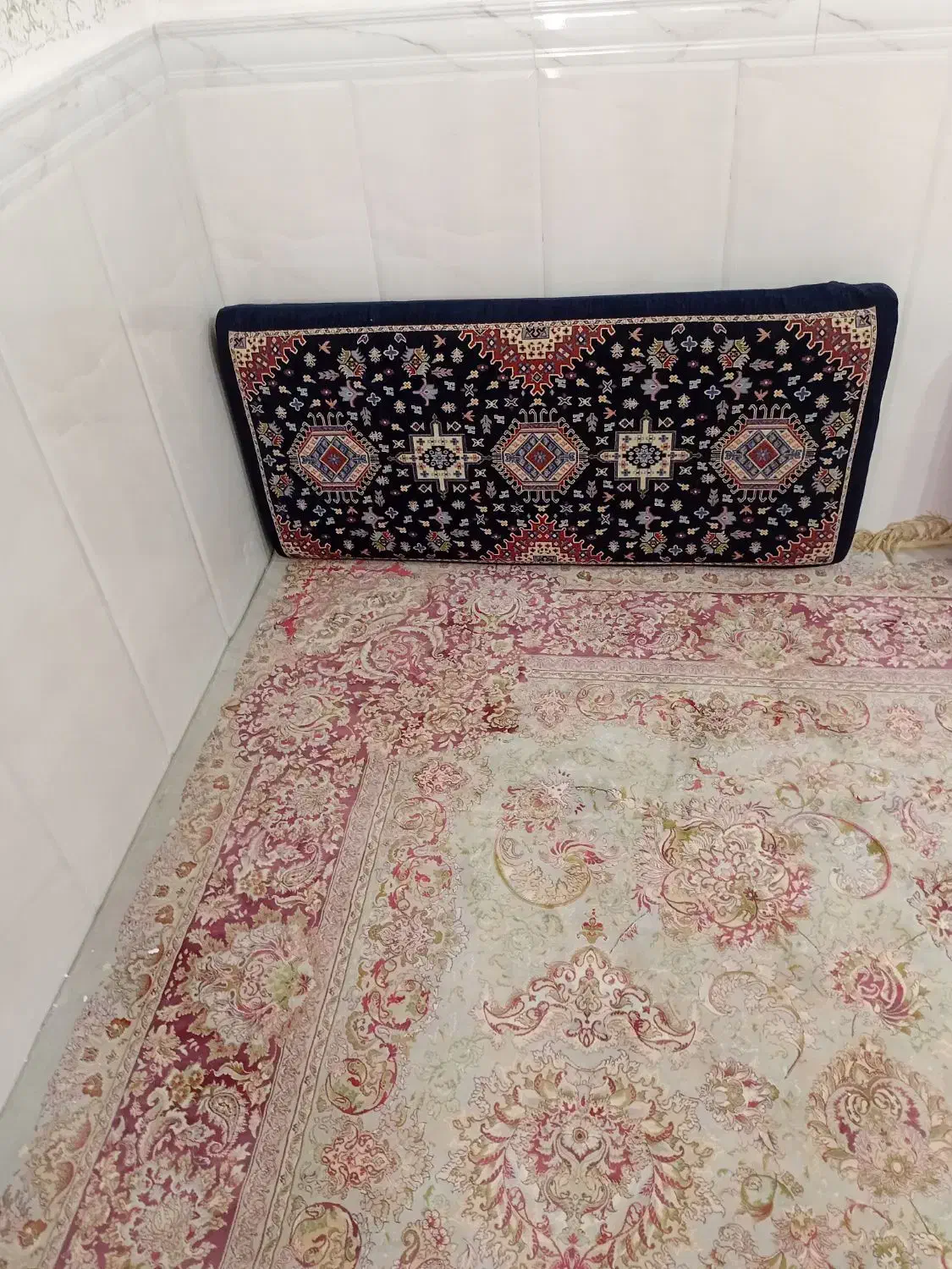 ۶ تا پشتی|پشتی|دورود, |دیوار