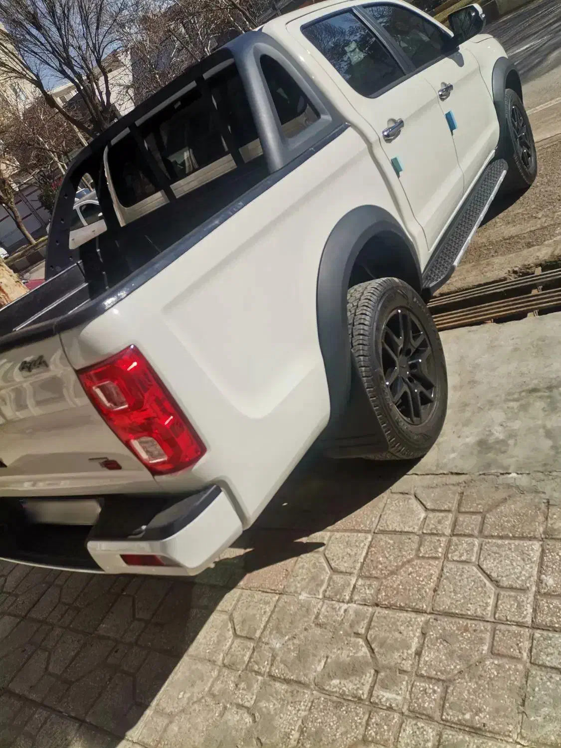 کی ام سی T8مدل1402در حد|خودرو سواری و وانت|الوند, |دیوار