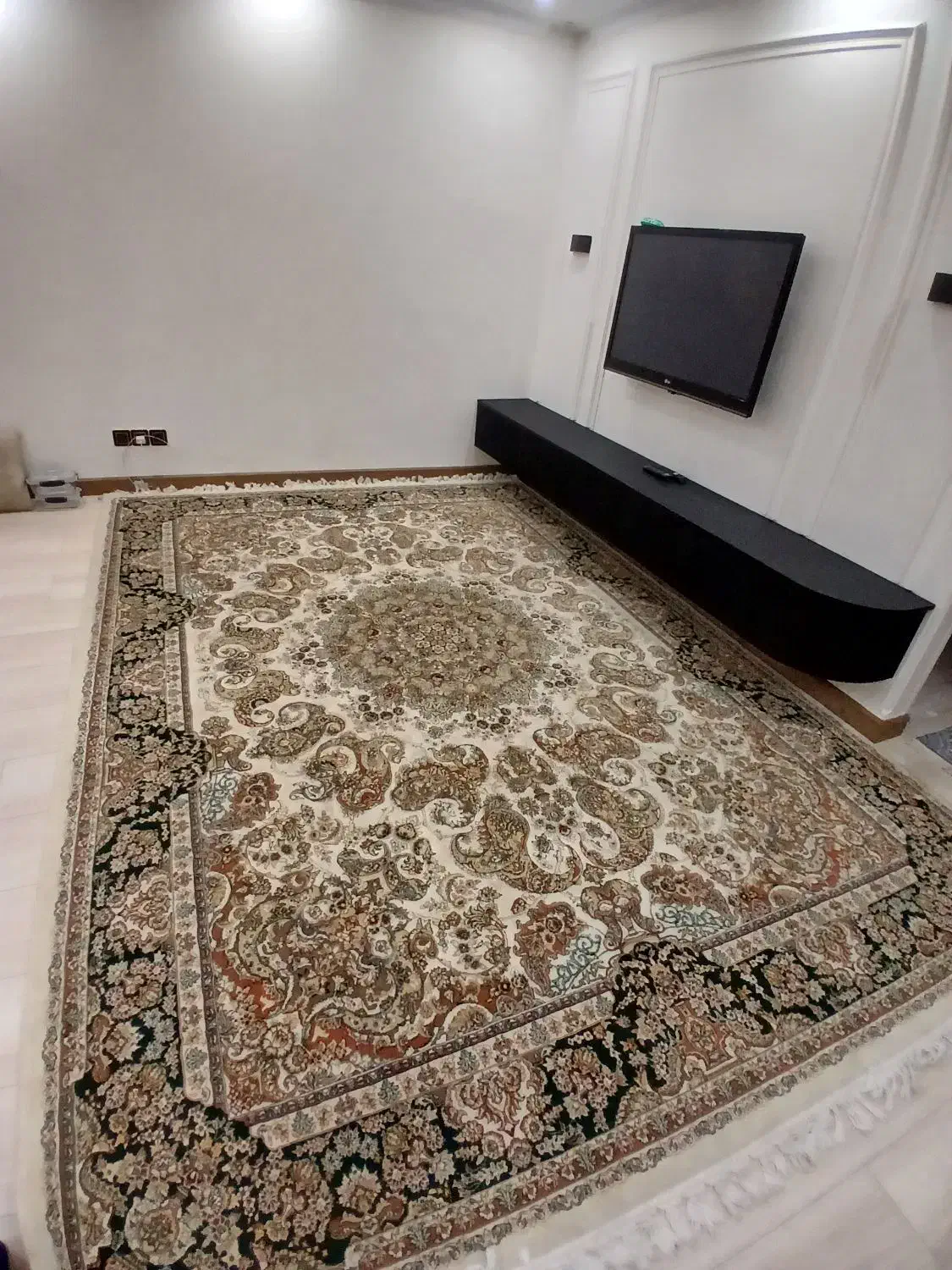فرش ۹ متری ۷۰۰ شانه تمیز و سالم|فرش|تهران, زاهد گیلانی|دیوار