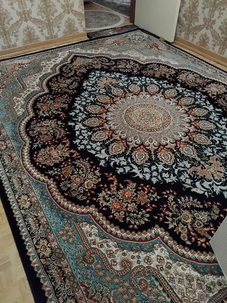 فرش نه متری در حد نو|فرش|بندر انزلی, چهارفریضه|دیوار