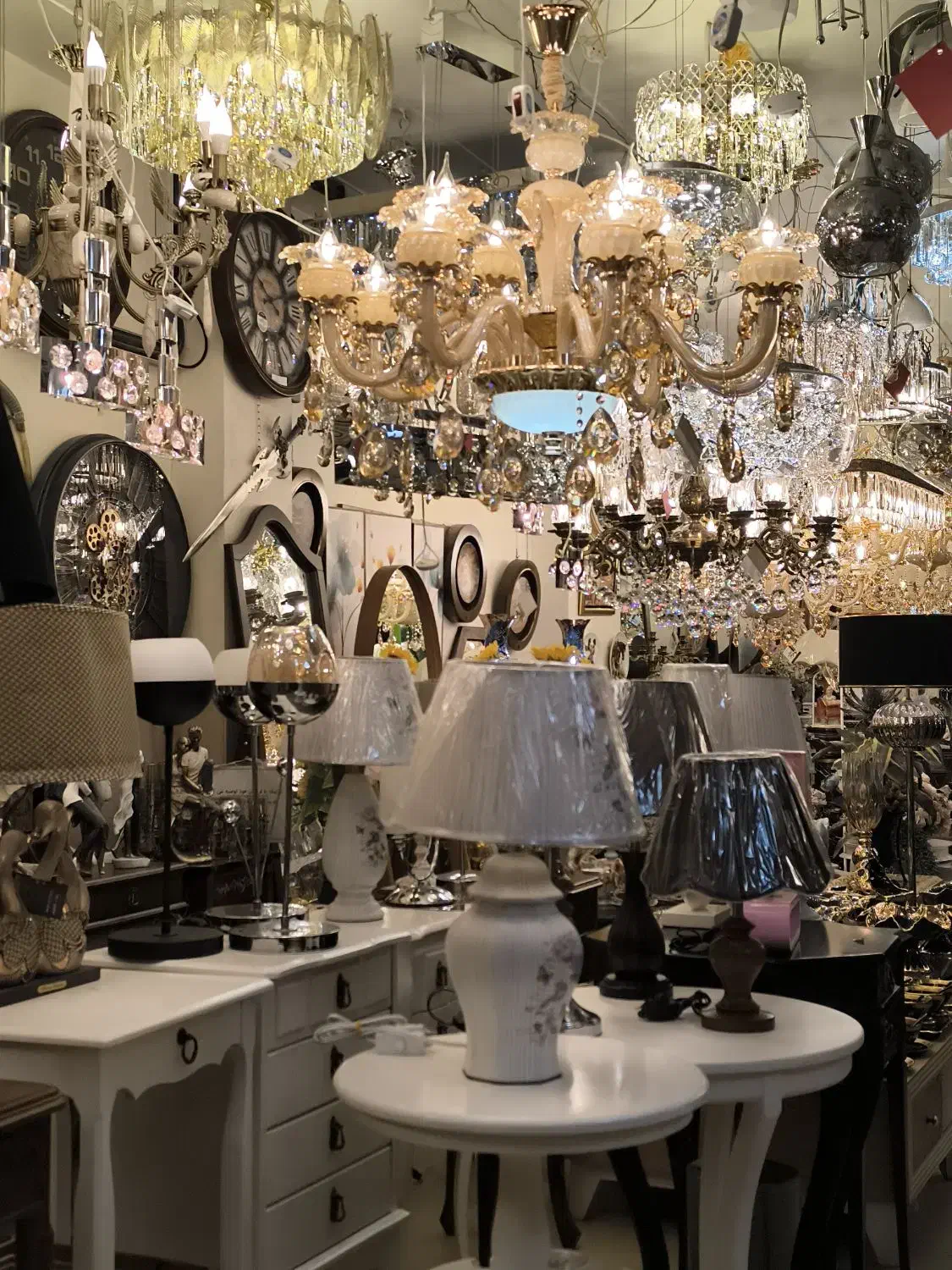 نیروی کارگر ساده جهت کار در لوستر فروشی.|استخدام خدمات فروشگاه و رستوران|اهواز, طالقانی|دیوار