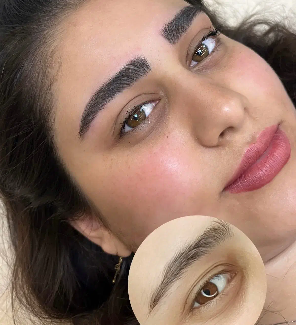 انجام تخصصی فیبرو و میکروبلیدینک وشیدلب|خدمات آرایشگری و زیبایی|شیراز, سیلو|دیوار