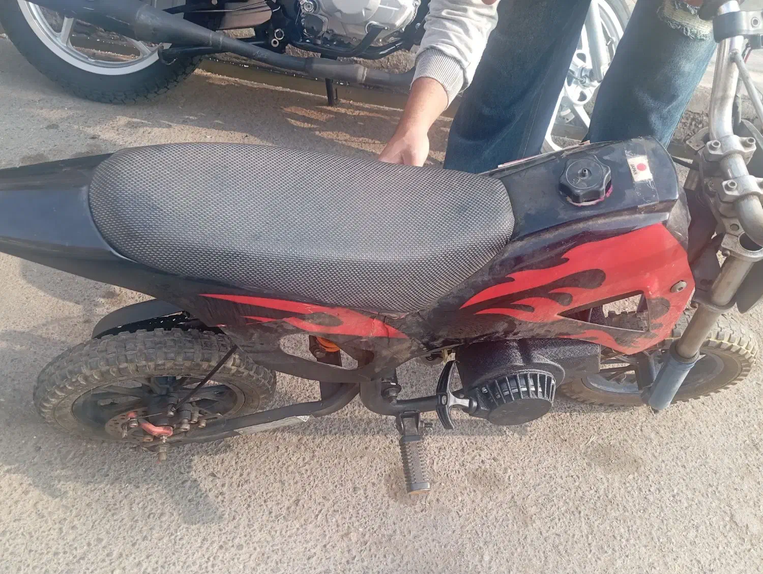 مینی کراس|موتورسیکلت|قم, بنیاد|دیوار