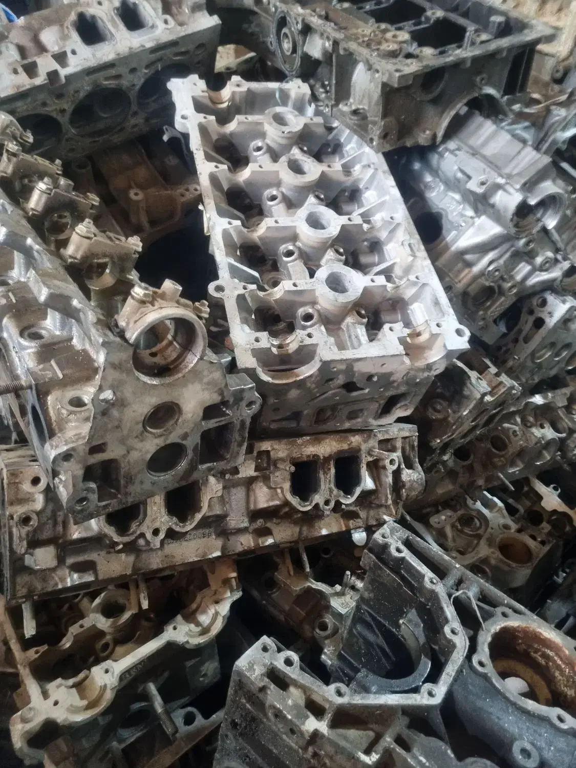 ضایعات . پیستون . سرسیلندر .  خودرو|قطعات یدکی و لوازم جانبی|کرمان, |دیوار