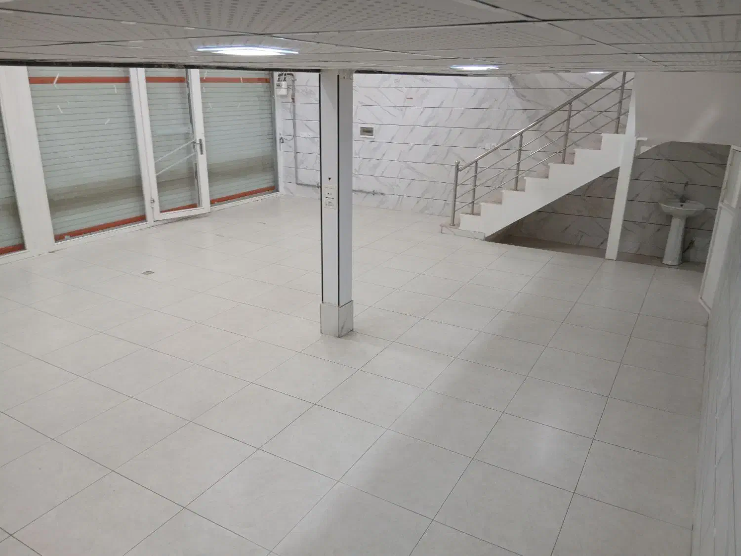 مغازه تجاری نبش|اجارهٔ مغازه و غرفه|سلماس, |دیوار