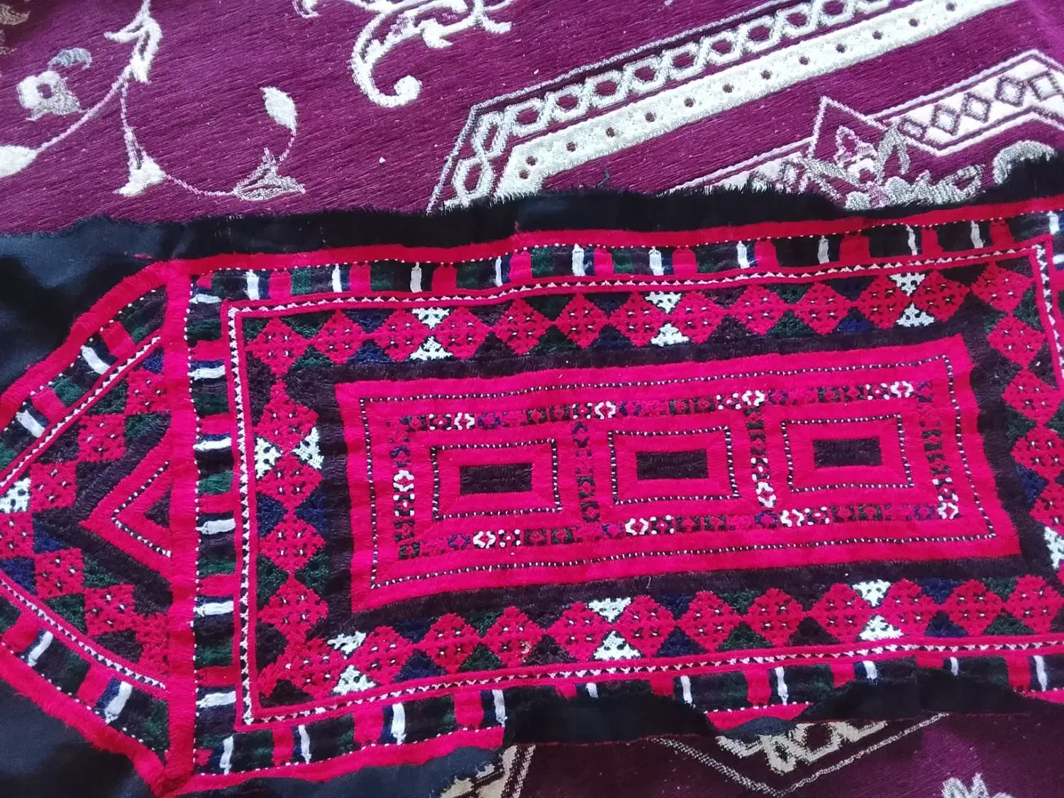 زی آستین تارکش|لباس|خاش, |دیوار