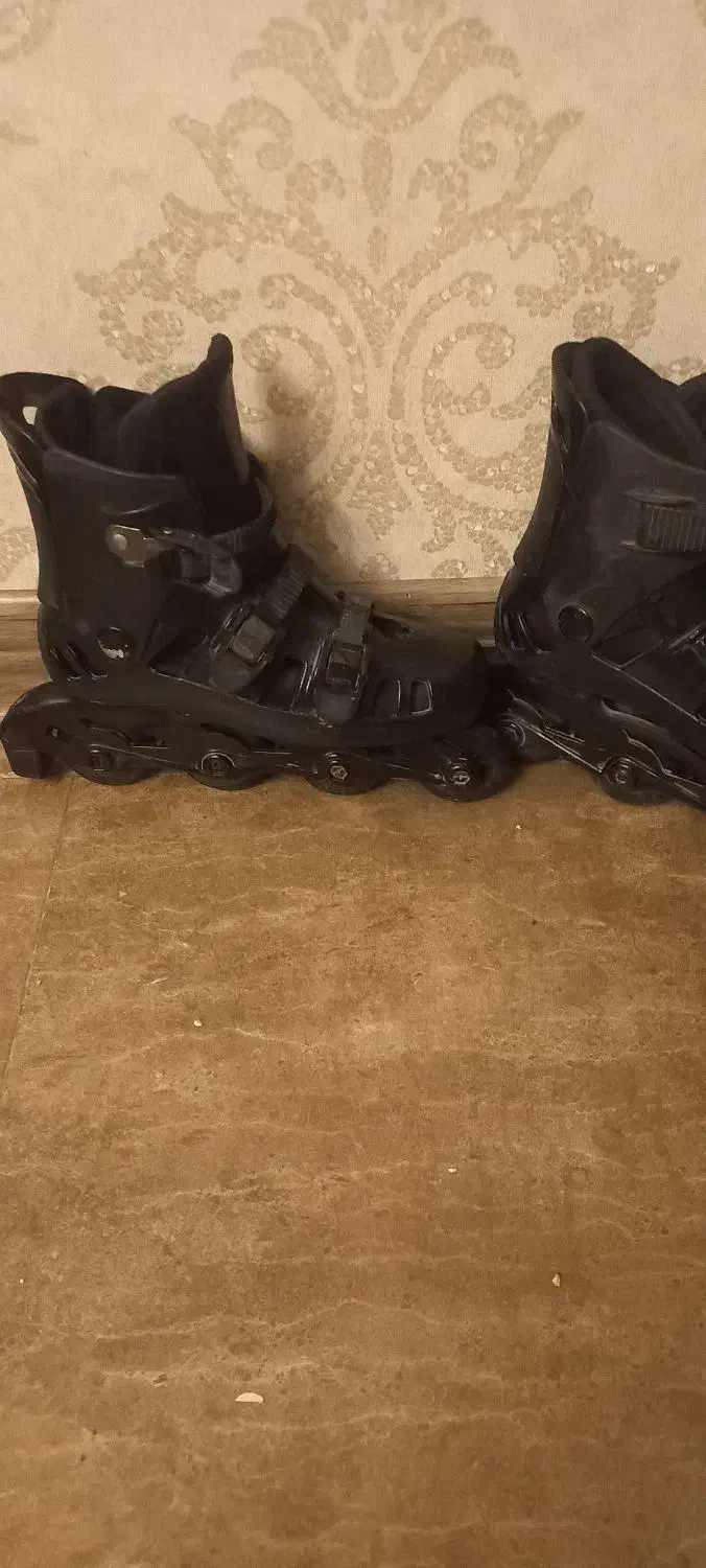 کفش اسکیت چهار چرخ با چرخهای سالم|دوچرخه، اسکیت، اسکوتر|اصفهان, سیچان|دیوار