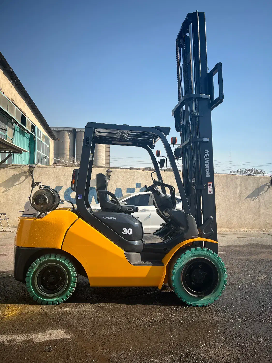 لیفتراک ۳ تن کوماتسو خط ۱۷ مدل ۲۰۱۷ گازسوز درحد|خودرو سنگین|تهران, بروجردی|دیوار