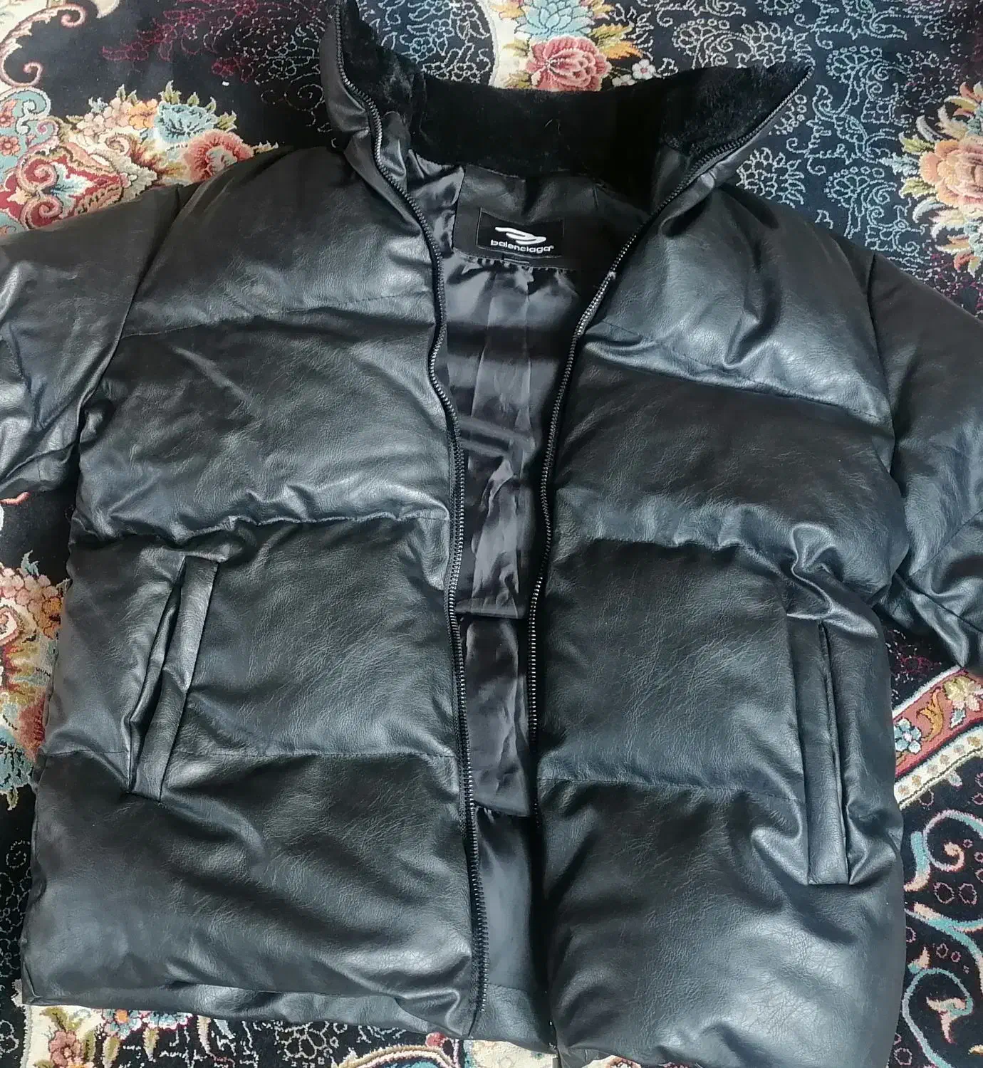 کاپشن|لباس|فارسان, |دیوار