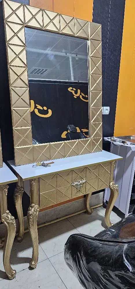 آیینه و کنسول آرایشگاه با صندلی|آرایشگاه و سالن‌های زیبایی|دره شهر, |دیوار