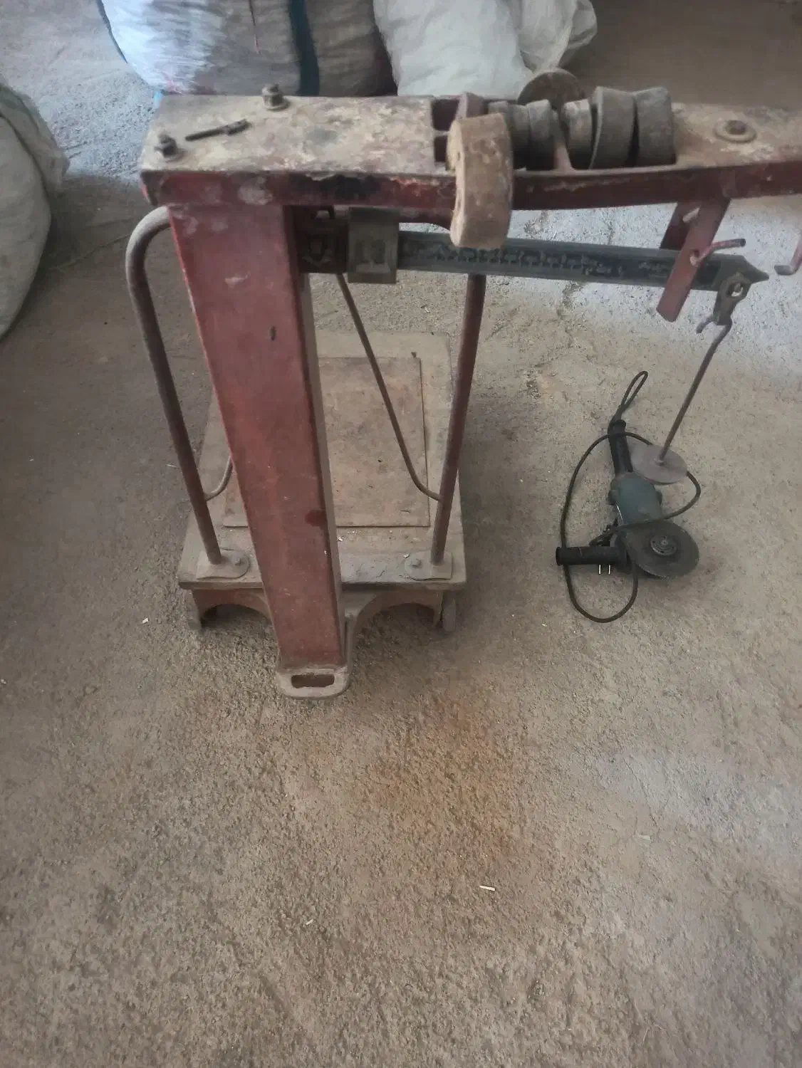 ترازو قدیمی|کلکسیون اشیاء عتیقه|زنجان, |دیوار