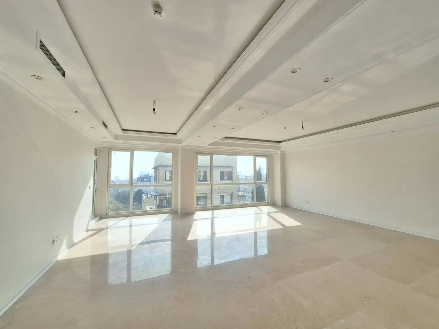 ۱۳۷‌متر/۳‌خواب/نوساز/ویو جذاب/محل‌دنج ظفر