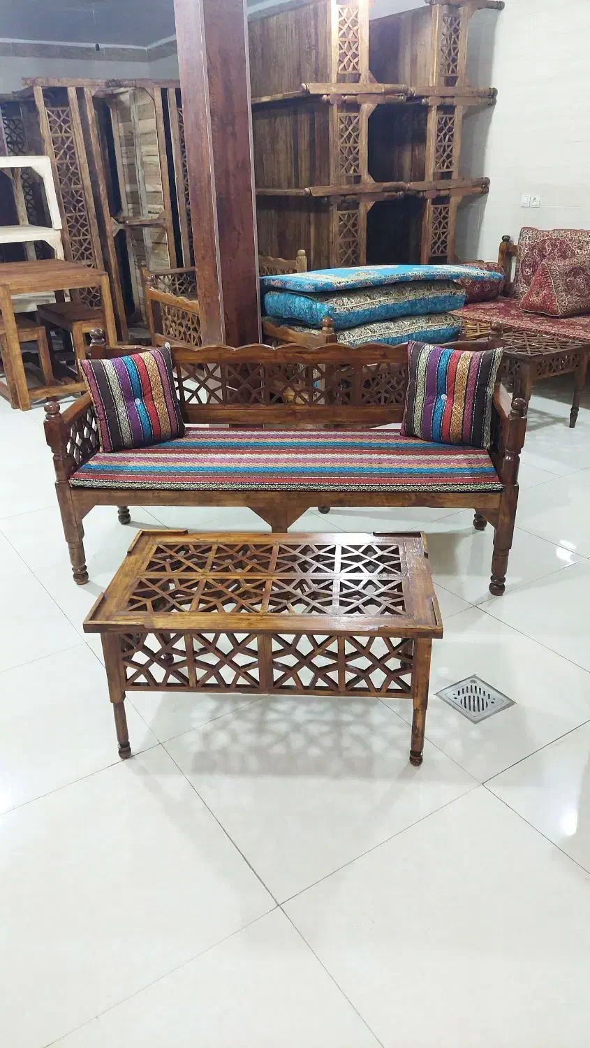 تخت سنتی کیان با رنگ( شاپان و پلی استر)|مبلمان خانگی و میز عسلی|کرج, پیشاهنگی|دیوار