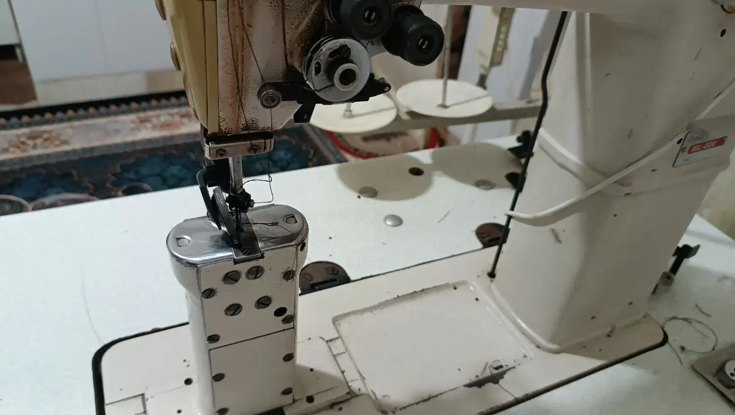 چرخ خیاطی دو سوزنه|چرخ خیاطی و ریسندگی|قم, شهر قائم|دیوار