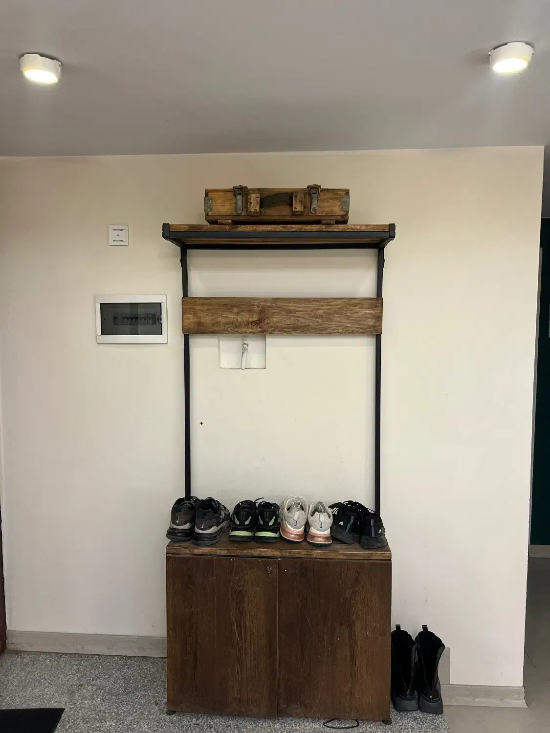 جاکفشی|جاکفشی، کمد، دراور|پرند, فاز ۳|دیوار