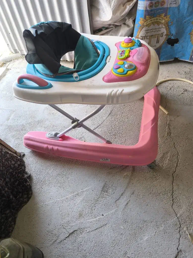 روروئک|کالسکه و لوازم جانبی|شاهینشهر, گرگاب|دیوار