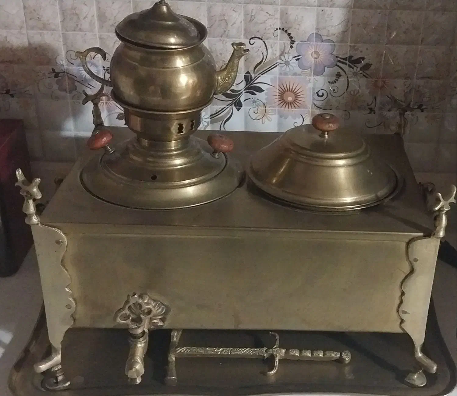 سماورمسی|سماور، چایساز، قهوهساز|بابل, |دیوار