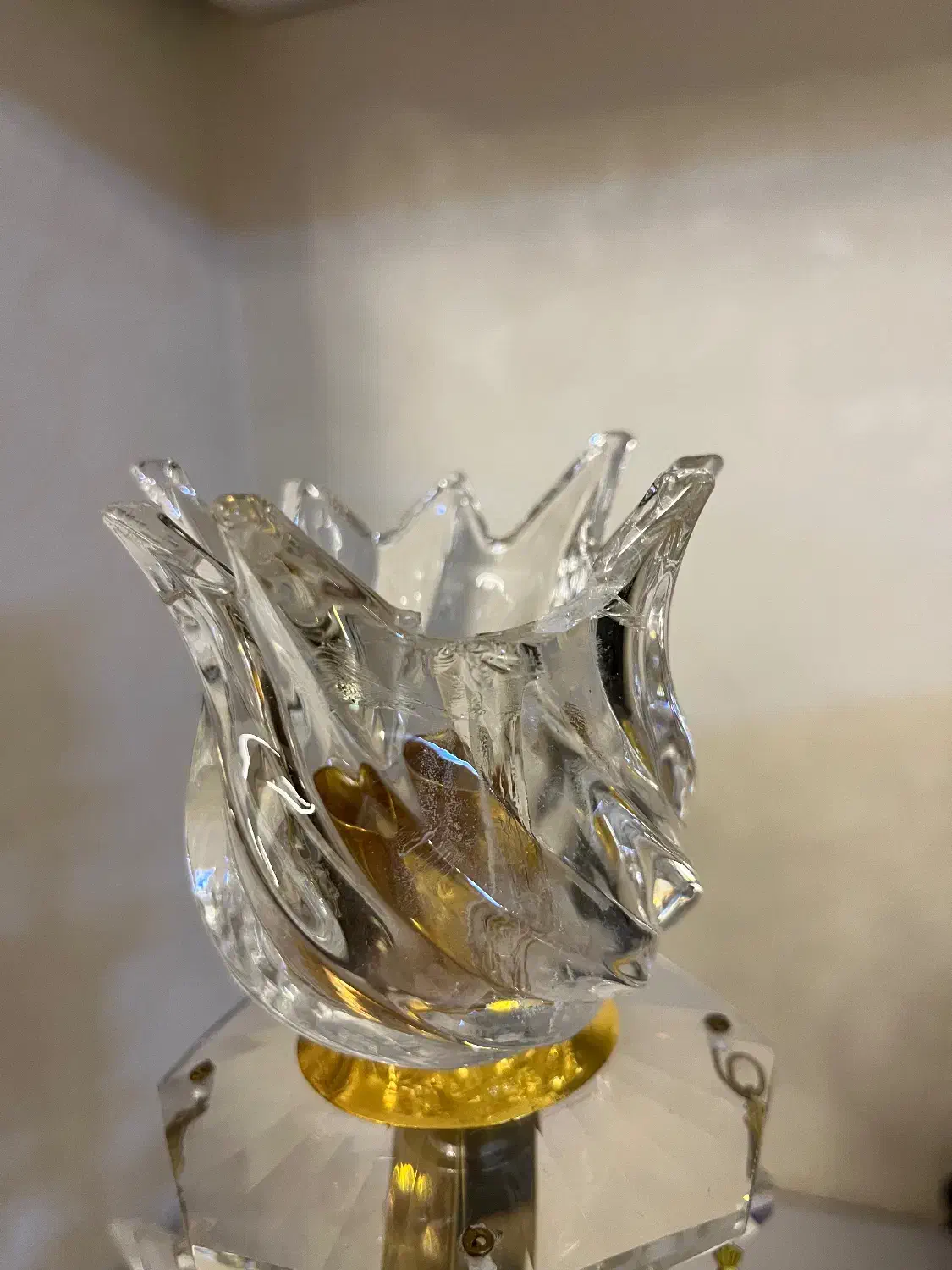 شمعدونی زیبا و طلایی|لوستر و چراغ آویز|قم, شهرک مهدیه|دیوار