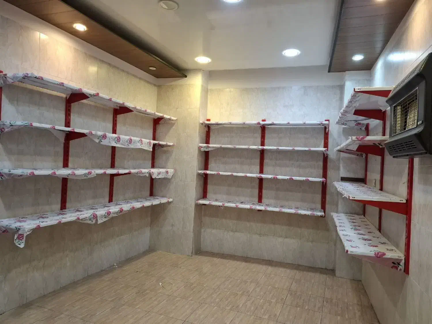 ۲۰ متر مغازه در رینگ داخلی|اجارهٔ مغازه و غرفه|قائمشهر, |دیوار