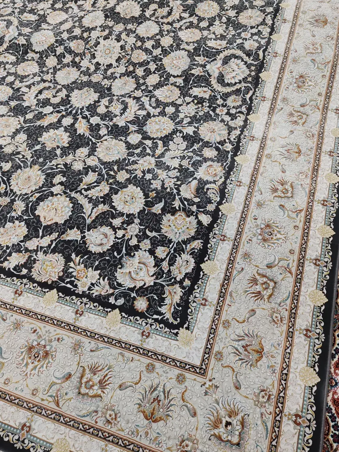 یک تخته فرش 9متری نقره ای با قالیچه 1.5 در 2.25|فرش|قم, نیروگاه|دیوار