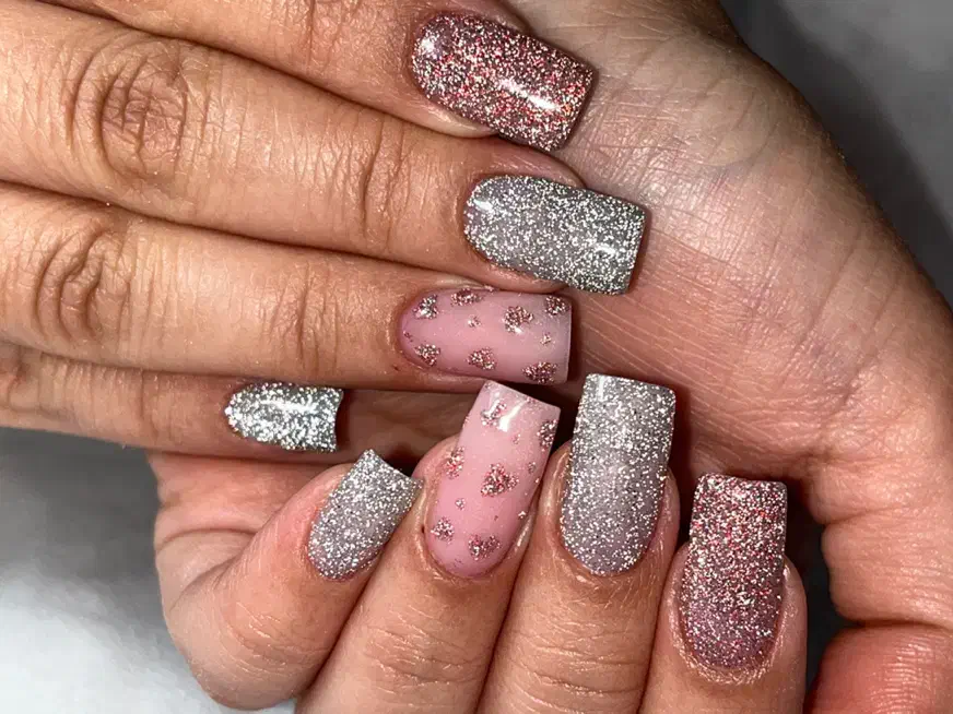 ارائه کلیه خدمات ژل با آف ویژه|خدمات آرایشگری و زیبایی|فولادشهر, A4|دیوار