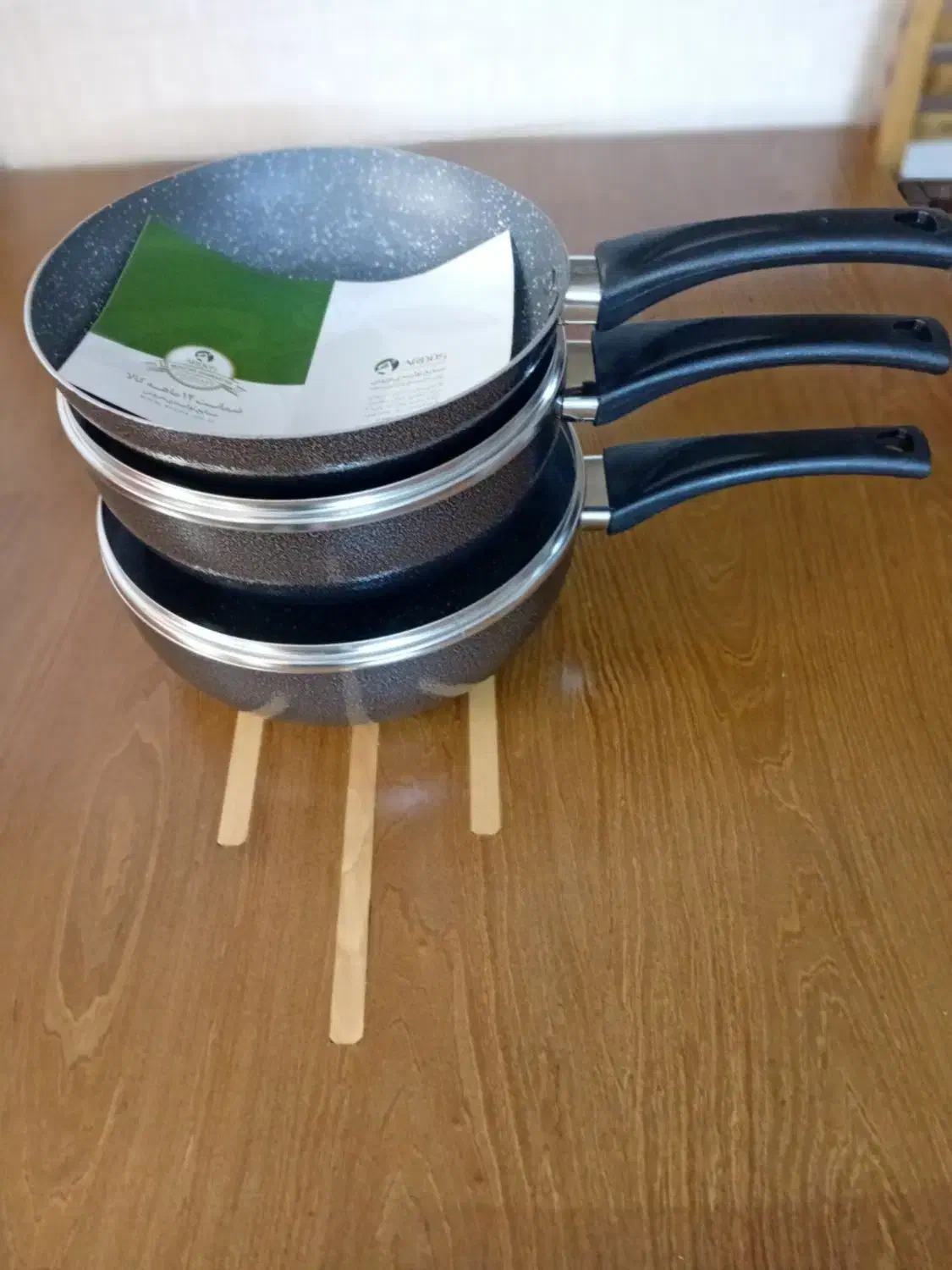 یک سرویس ماهیتابه ۳تایی مارک عروس|ظروف پخت‌وپز|رودهن, |دیوار