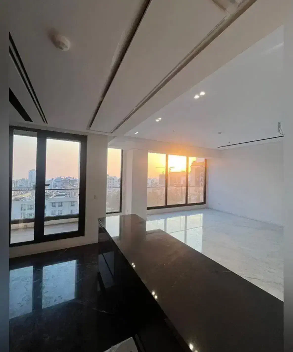 130متربرندومدرن/برج فاخرشهرک لاله/سه خواب/ویو ابدی