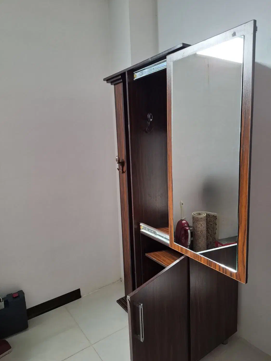 کمد جاکفشی ، چوب لباسی ، درآور ریلی آیینه دار|جاکفشی، کمد، دراور|قرچک, شهرک طلائیه|دیوار