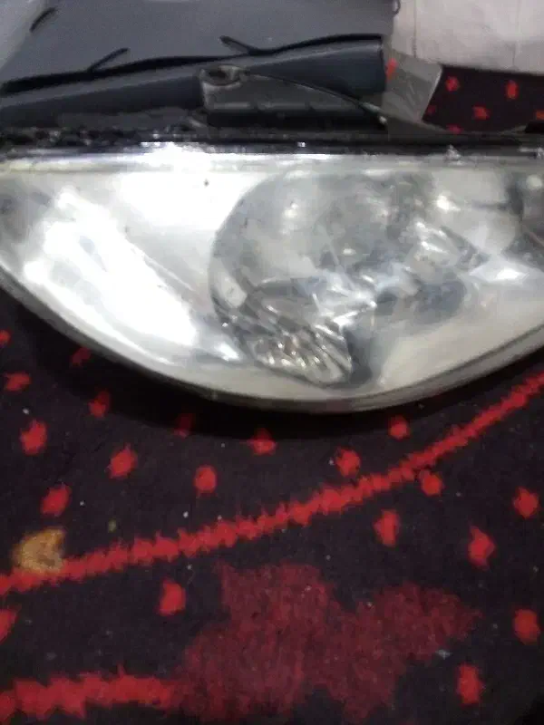 یک عدد چراغ جلو206وچراغ عقبش|قطعات یدکی و لوازم جانبی|زاهدان, |دیوار