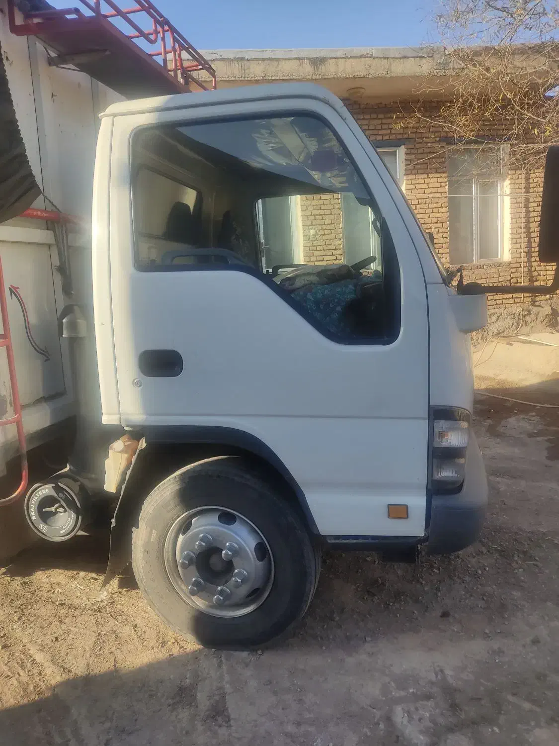 یک دستگاه خودرو ایسوزو|خودرو سنگین|پایین هولار, |دیوار