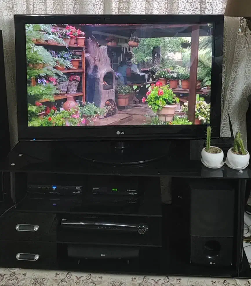 میز یادبود چوبی / میز تلویزیون|میز تلویزیون|تهران, والفجر (افسریه)|دیوار