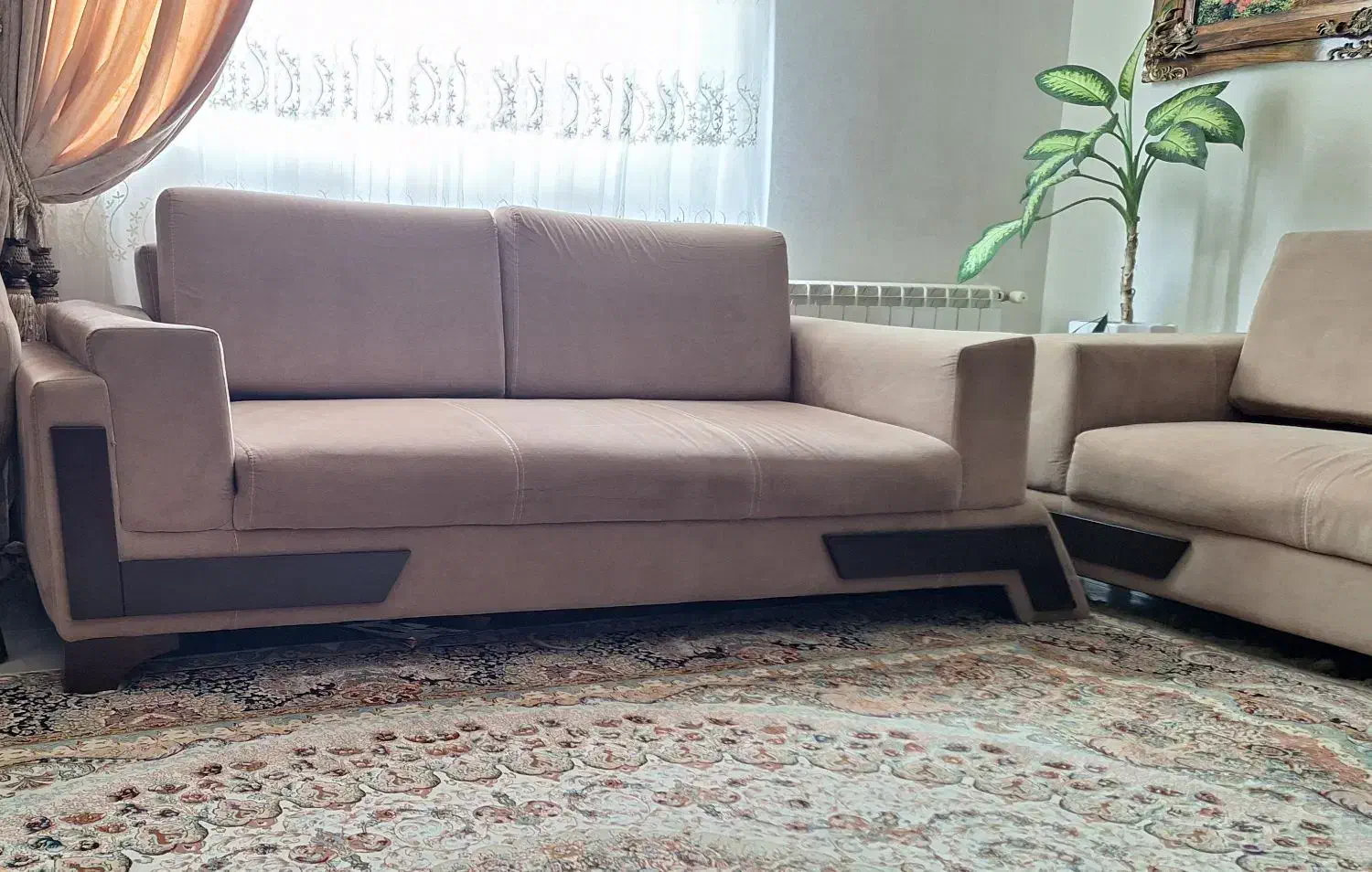 فروش فوری مبل ۵نفره با ۲عدد میز عسلی|مبلمان خانگی و میز عسلی|رشت, امین الضرب|دیوار