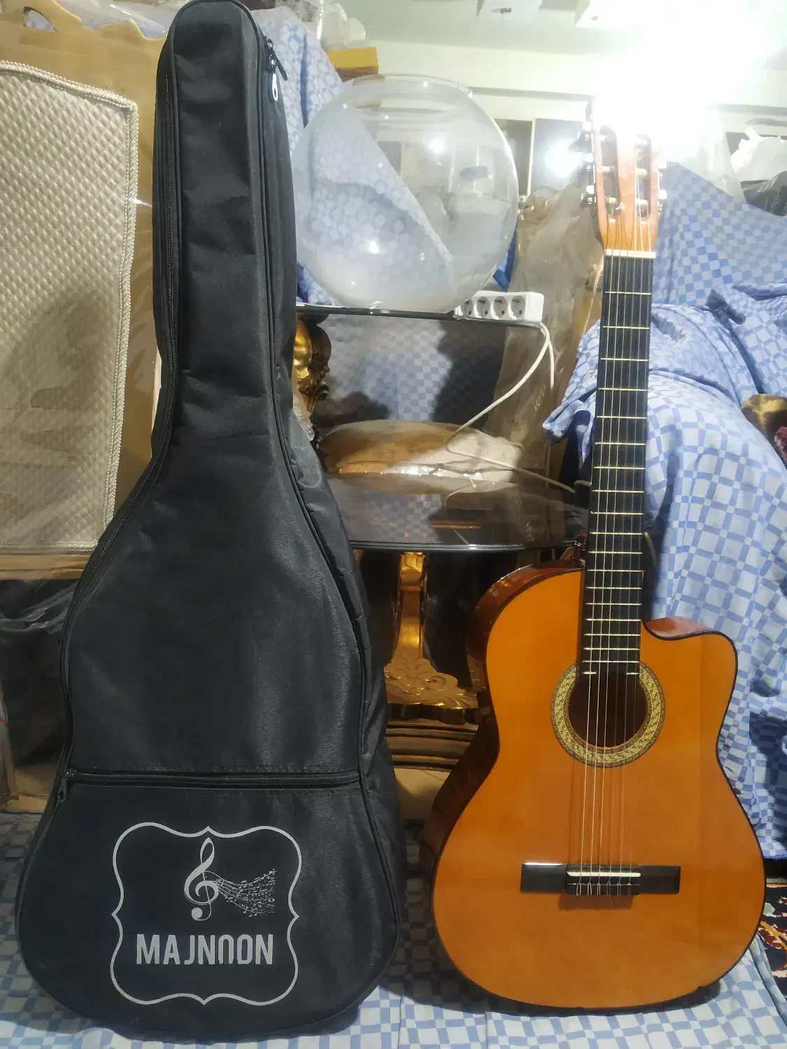 گیتار کامل دستساز و نوی KING با سیم درجه یک لابلا|گیتار، بیس، امپلیفایر|مشهد, الهیه|دیوار