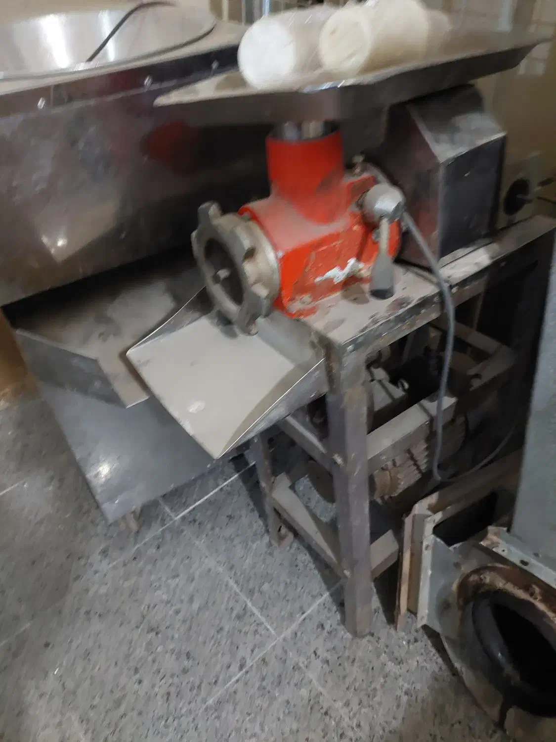 چرخ گوشت ۳۲|کافی‌شاپ و رستوران|قم, سالاریه|دیوار