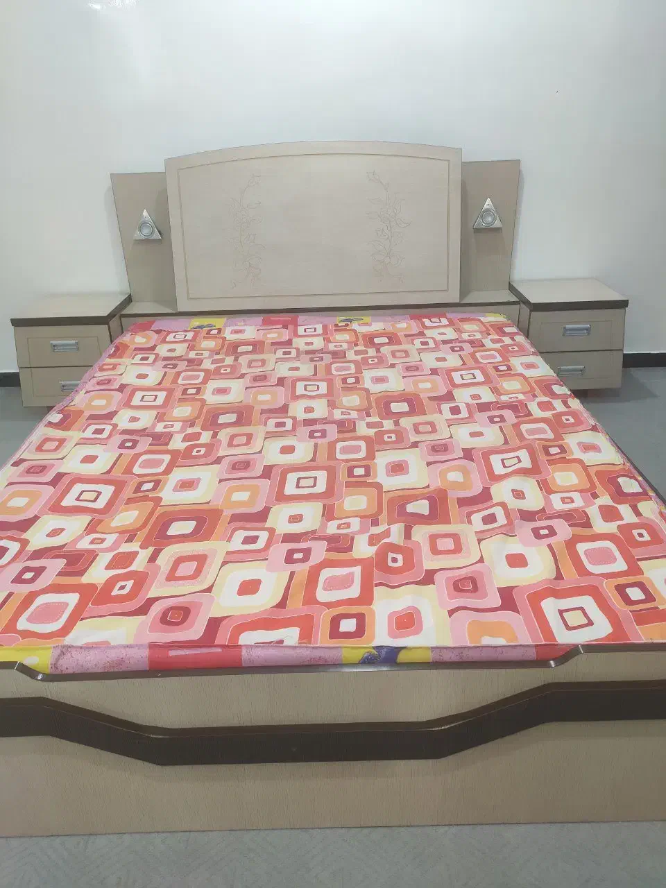 تشک دونفره و دوتا تک نفره|تشک تختخواب|دوگنبدان, |دیوار