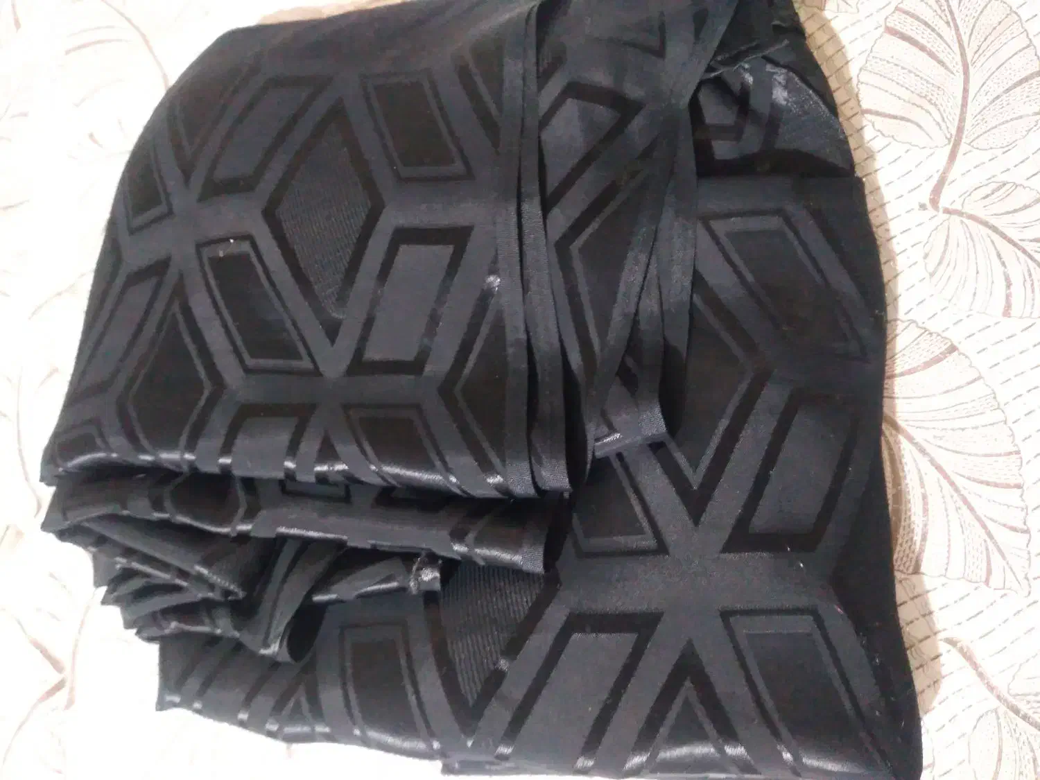 چادر مشکی در حد نو توافقی|لباس|گلبهار, شهر جدید گلبهار|دیوار